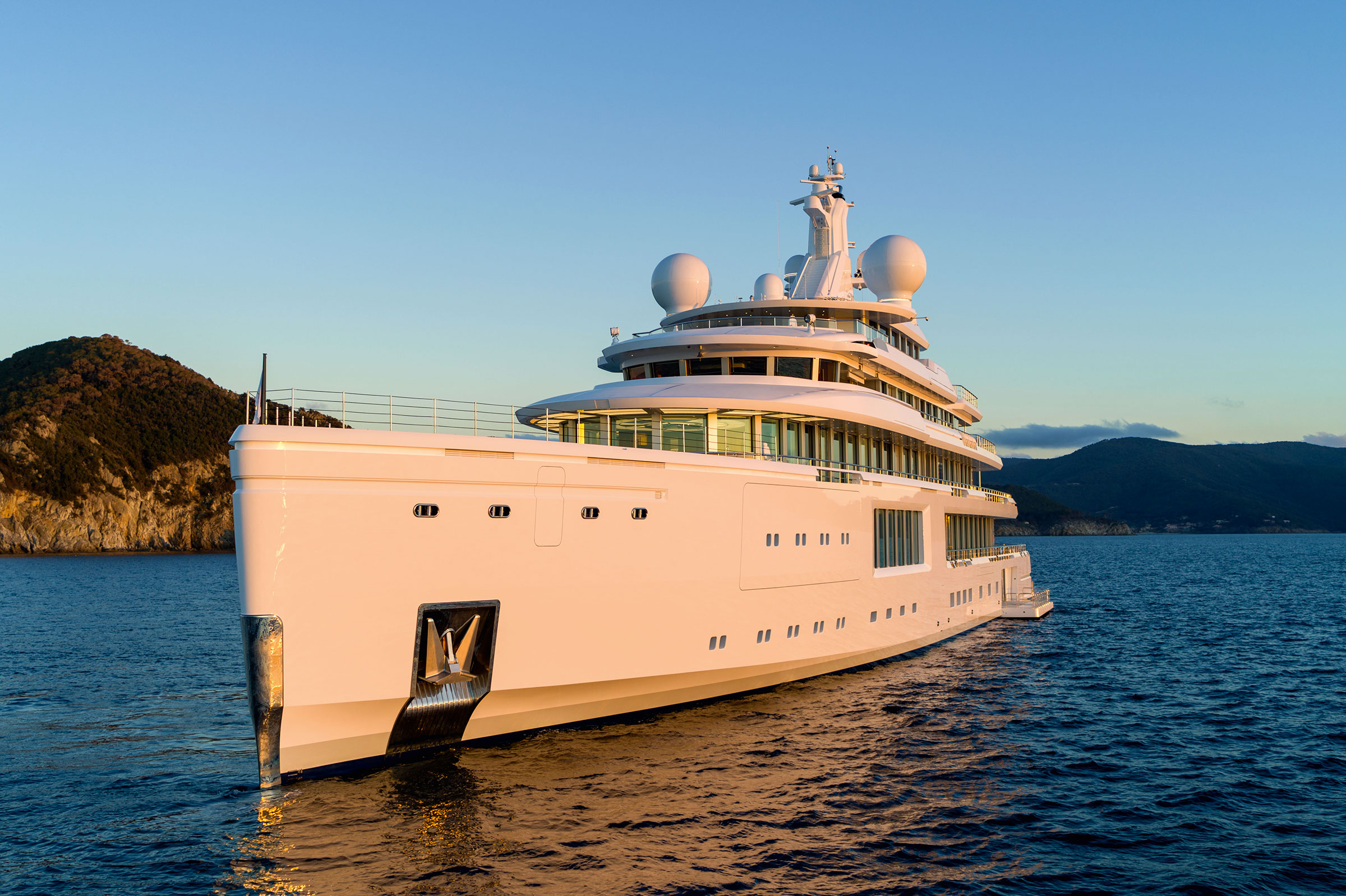 Yacht LUMINOSITY, Custom Mega Yacht CHARTERWORLD Luxury Superyacht